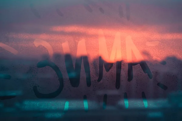 Slovo Zima Napsáno Okně Při Západu Slunce — Stock fotografie