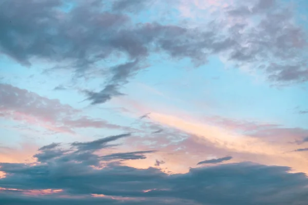 Cielo Blu Con Nuvole Tramonto Novosibirsk — Foto Stock