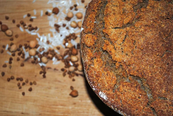Ψωμί Χωρίς Γλουτένη Φαγόπυρο Ρύζι Και Ρεβίθι Ξύλινη Σανίδα — Φωτογραφία Αρχείου