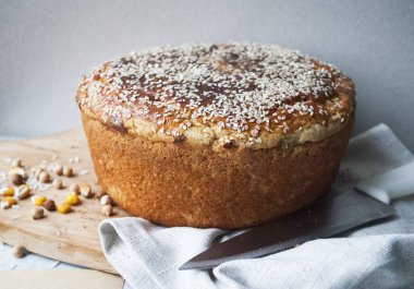 Glütensiz ekmek. Un ekmeği: mısır, nohut, pirinç. Yağda yumurta beyazı ekle. Glüten intoleransı olan insanlar için beslenme noktasıdır..