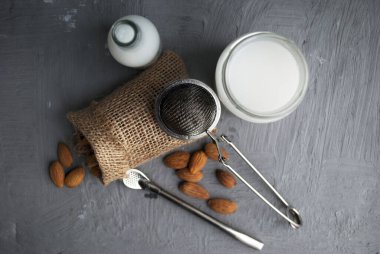 Badem ve badem sütü, üst manzara.