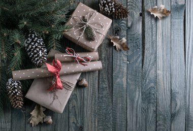 Hediye kutusu ve kaydırma vintage tarzı o Noel arka plan