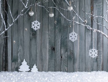 Noel iç dekoratif dalları ve çam ağacı ahşap üzerine