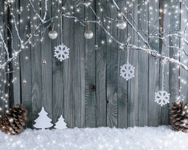 Interior de Navidad con ramas decorativas, conos de cedro, abeto tr — Foto de Stock