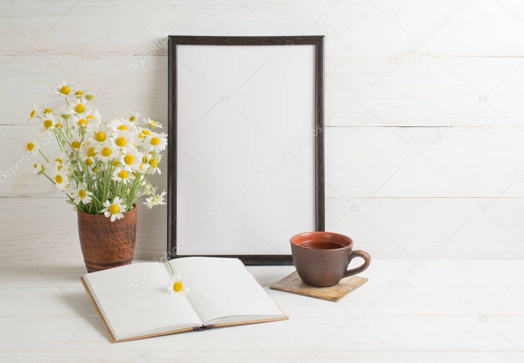 Daisy bouquet  with  motivational frame and open notebook