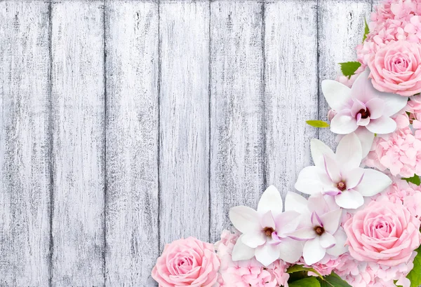 Manolya çiçek gül ve hortense