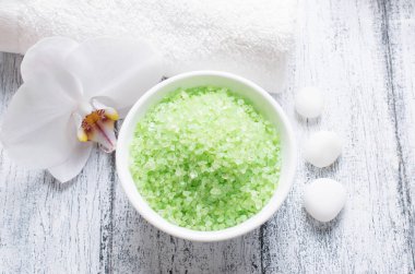 Deniz tuzu ve havlu ile Spa salon