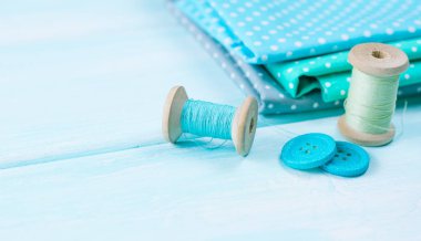 Bobin ve düğmeleri dikiş ve kumaş