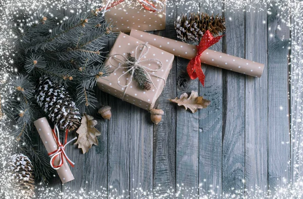 Christmas background with gift box on wooden planks — Stock Photo, Image