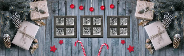 Banner de Navidad con ventanas y regalos —  Fotos de Stock