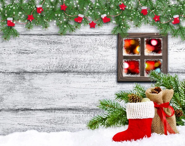 Fondo de Navidad en estilo vintage con ventana, bota de Santa — Foto de Stock