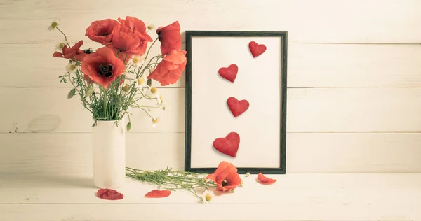 Biglietto per San Valentino. bouquet di papaveri rossi — Foto Stock