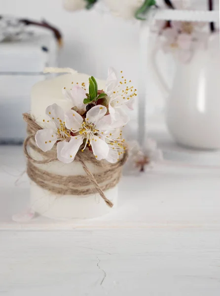 Vela com flores de damasco — Fotografia de Stock