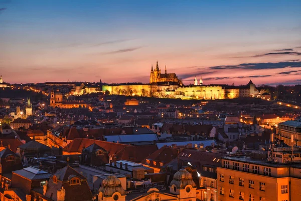 Bu gece Prag 'ı şehir merkezindeki kuleden çektim.
