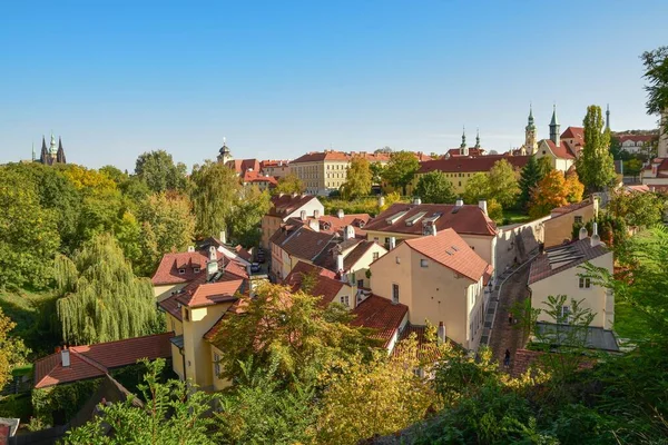 Prag 'ın merkezinde gizlenmiş eski ve güzel bir köye rastladım.