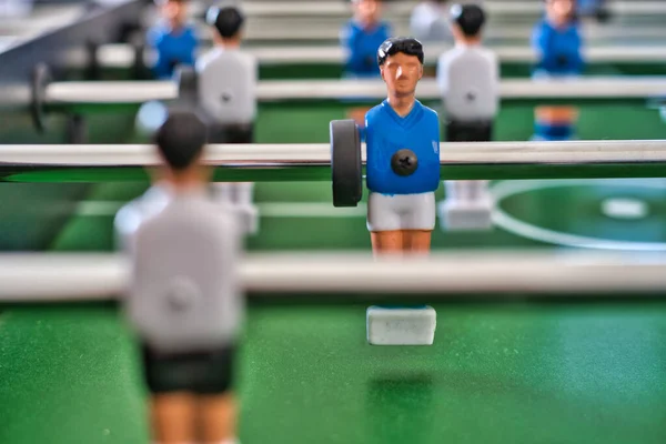 Topa vurduktan sonra izole masa fotbol figürü