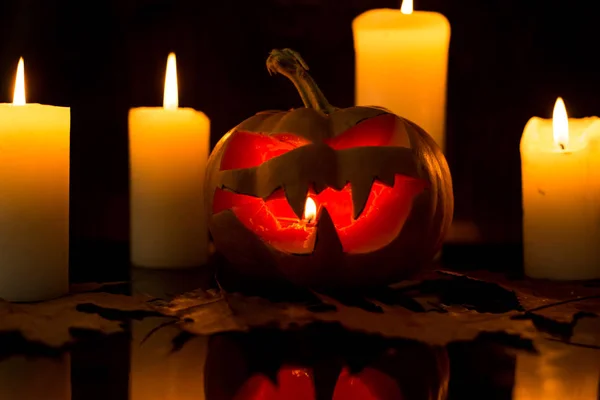 Halloween Pumpa Och Tre Ljus Bakgrund — Stockfoto