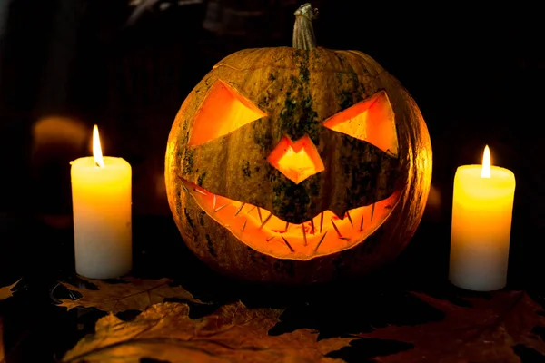 Halloween Pumpa Och Tre Ljus Bakgrund — Stockfoto