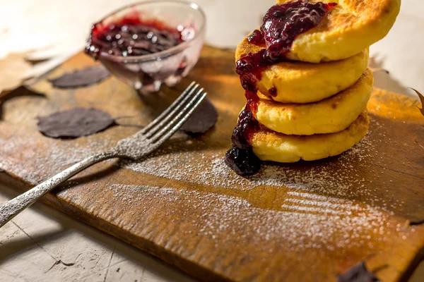 healthy curd pancakes with fresh berry sauce
