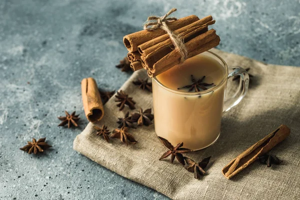 Xícara Chá Masala Com Canela Anis Estrelado — Fotografia de Stock