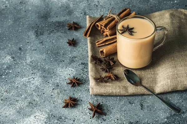 Xícara Chá Masala Com Canela Anis Estrelado — Fotografia de Stock