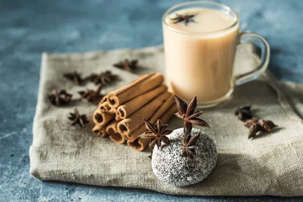 Xícara Chá Masala Com Canela Anis Estrelado — Fotografia de Stock