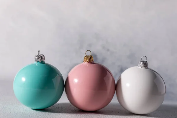 Kleur Kerstballen Een Grijze Achtergrond — Stockfoto