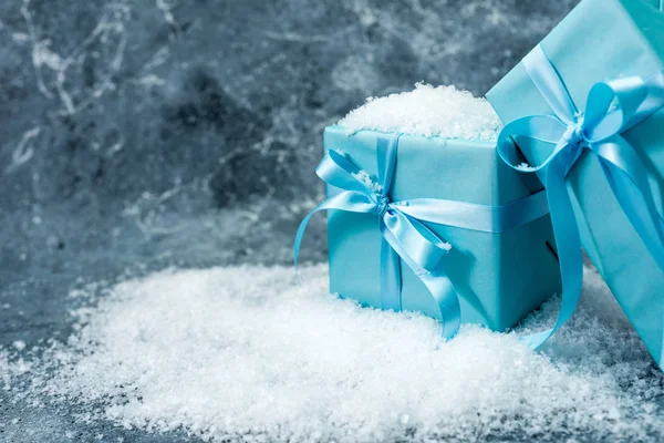 Renkli Noel hediyesi kurdele ve yayla