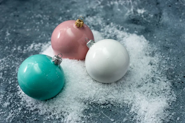 Weihnachten Hintergrund Mit Kugeln Und Schneeflocken — Stockfoto