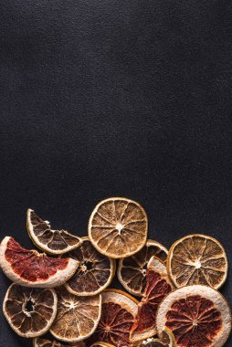 Kurumuş sitruslara sahip soyut arkaplan ve metin veya resim için boşluk