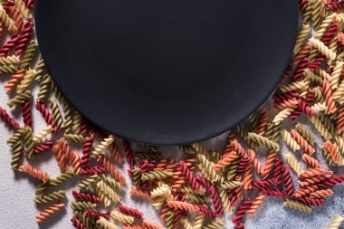 Vejetaryen sağlıklı makarna, arka plan. Uzay vejetaryen yemeklerini kopyala. Lezzetli İtalyan makarnası.