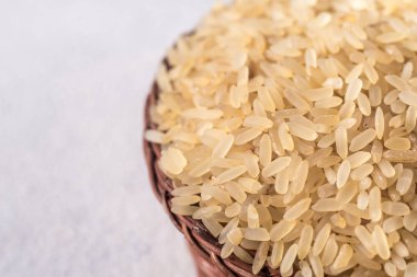 Kullanışlı uzun buğulu beyaz pirinç. Pirinç dokusu. sağlıklı beslenme