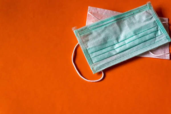 Covid-19 tıbbi tek kullanımlık yüz maskesi yeni koronavirüs pnömonisi WHO 'dan resmi adı aldı: COVID-19. Kulak ilmikli koruyucu maske. Kendini soyutlama.