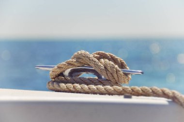 Bir tekne deniz düğüm