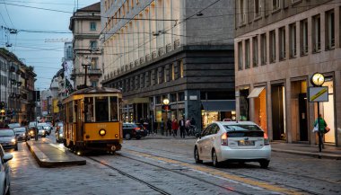 Milano sokaklarında tramvay