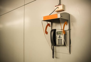 IP telefon kutusunda beyaz bir arka plan üzerinde