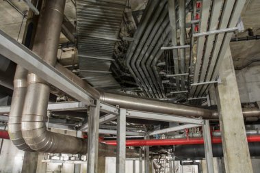 Binanın altında büyük boru