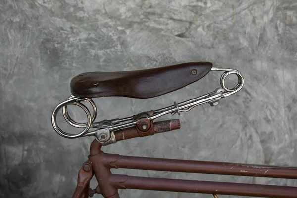 Vintage  bike saddle with metal spring — Stock Photo, Image