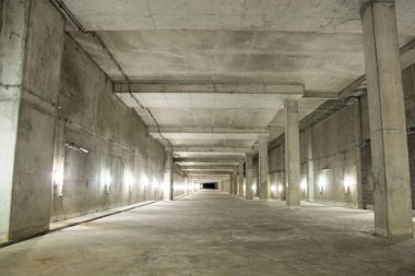 Boş endüstriyel garaj odası iç beton ile
