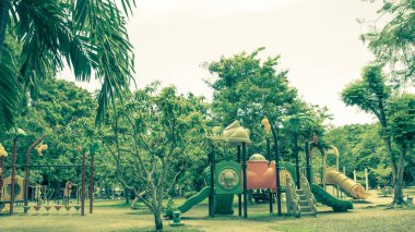 Çocuk Bahçesi. Split teneke