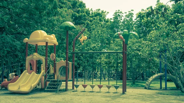 Lekplats för barn. Split tining — Stockfoto