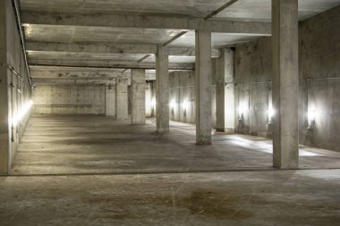 Boş endüstriyel garaj odası iç beton ile