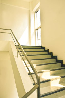 Acil çıkış için merdiven