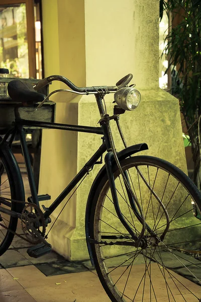 Old antique vintage bicycle — Stock Photo, Image