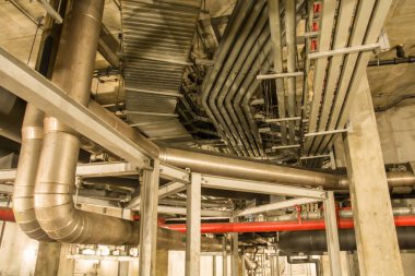 Binanın altında büyük boru.