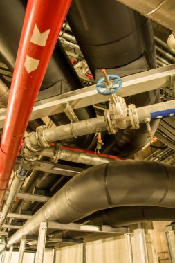 Binanın altında büyük boru.