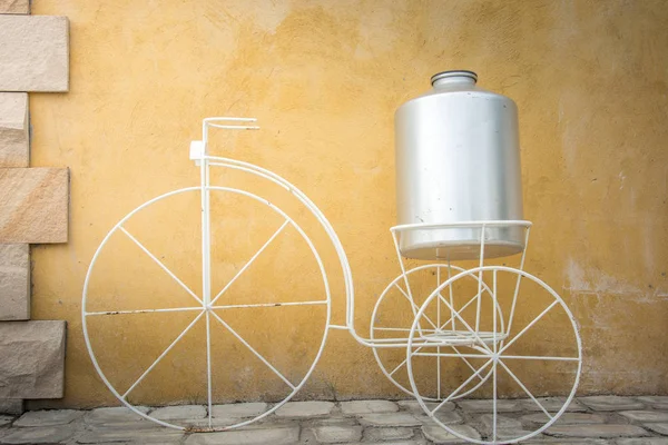 White decor bicycle — Stock Photo, Image
