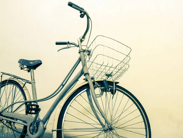 Split toning  vintage bicycle white background — Stock Photo, Image