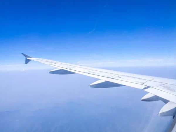 Látszó Repülőgép Szárny Kilátás Ból Windows — Stock Fotó