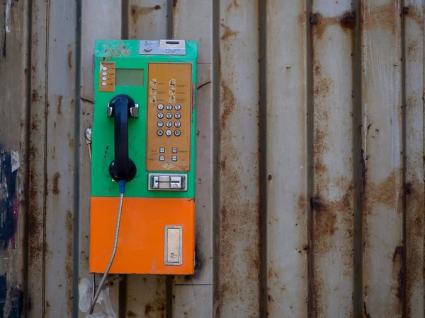 Het Oude Type Met Behulp Van Munt Telefoon Retro Rusty — Stockfoto